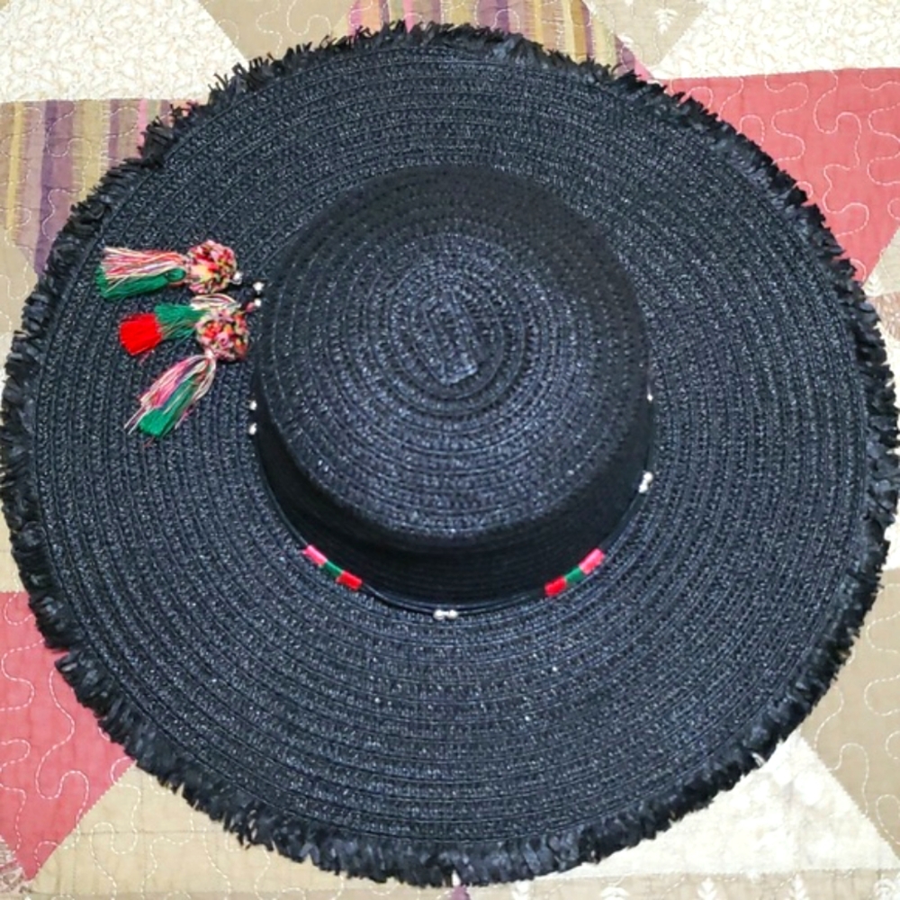 Steve Madden Pom Pom Sunhat